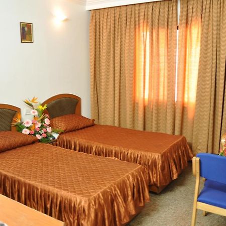 hotelpearlinn Bangalore Buitenkant foto