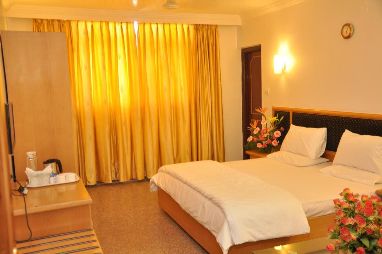 hotelpearlinn Bangalore Buitenkant foto