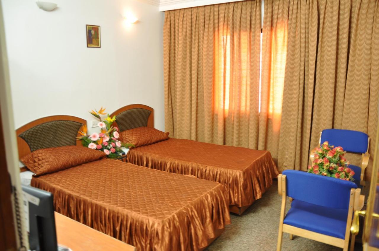 hotelpearlinn Bangalore Buitenkant foto