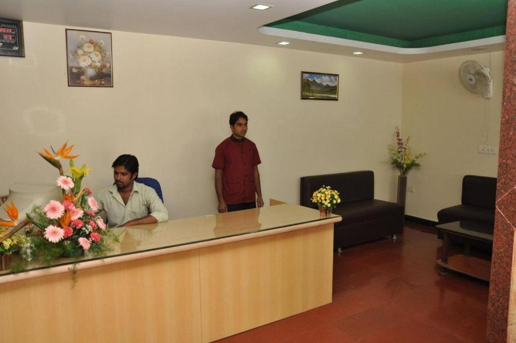 hotelpearlinn Bangalore Buitenkant foto